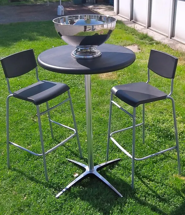 Chaise haute noire pour mange debout